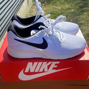 Nike Tanjun sneakers